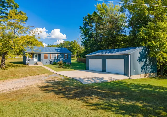 Single family home for sale at 3287 Highway 48 N, Nunnelly, TN 37137 | MLS# 3599129