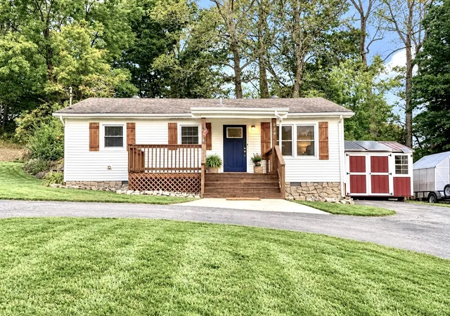 Photo 1 of Single family home for sale at 214 Hillside Ter, Hopkinsville, KY 42240 | MLS# 3598247 | Listing updated on 2026-09-25