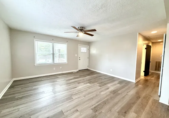Photo 2 of Single family home for sale at 214 Hillside Ter, Hopkinsville, KY 42240 | MLS# 3598247 | Listing updated on 2026-09-25