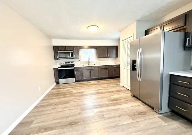Photo 3 of Single family home for sale at 214 Hillside Ter, Hopkinsville, KY 42240 | MLS# 3598247 | Listing updated on 2026-09-25
