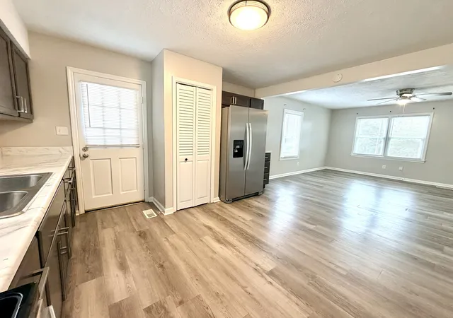 Photo 4 of Single family home for sale at 214 Hillside Ter, Hopkinsville, KY 42240 | MLS# 3598247 | Listing updated on 2026-09-25