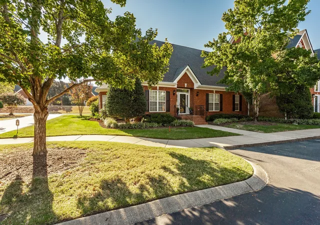 Photo 1 of Single family home for sale at 18 Wyndermere, Hendersonville, TN 37075 | MLS# 3602343 | Listing updated on 2026-10-02