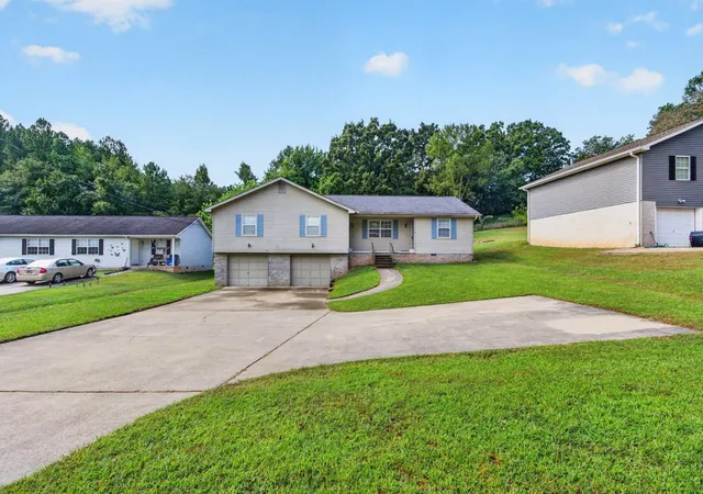 Photo 3 of Multi family home for sale at 8683 Daisy Dallas Rd, Hixson, TN 37343 | MLS# 3598248 | Listing updated on 2026-10-05