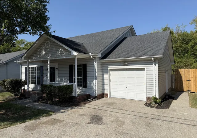 Photo 3 of Single family home for sale at 827 Neelys Chase Dr, Madison, TN 37115 | MLS# 3598282 | Listing updated on 2026-09-23