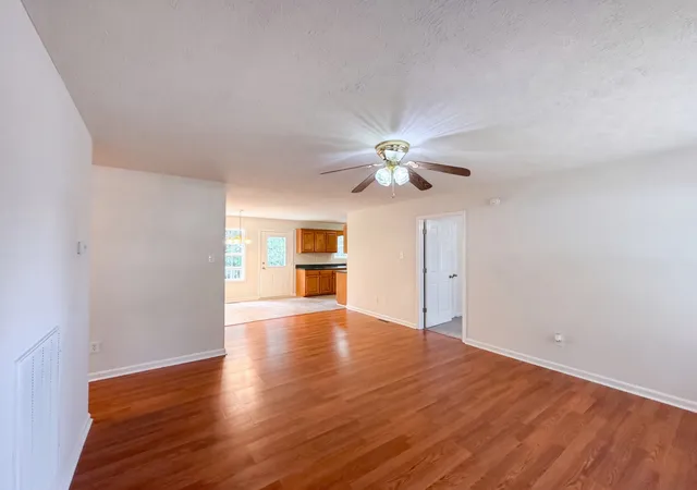 Photo 3 of Single family home for sale at 685 Douglas Ave, Lewisburg, TN 37091 | MLS# 3598949 | Listing updated on 2026-10-01