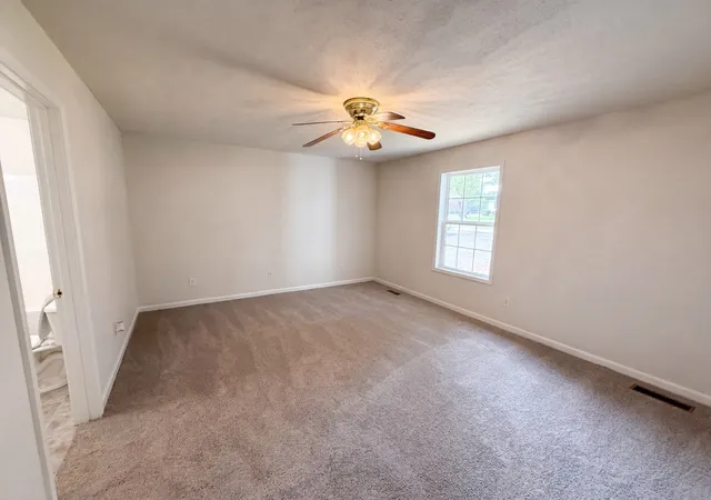 Photo 4 of Single family home for sale at 685 Douglas Ave, Lewisburg, TN 37091 | MLS# 3598949 | Listing updated on 2026-10-01