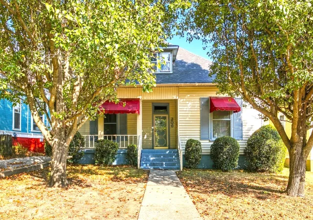 Photo 2 of Single family home for sale at 206 Manchester Ave, Nashville, TN 37206 | MLS# 3598998 | Listing updated on 2026-09-28
