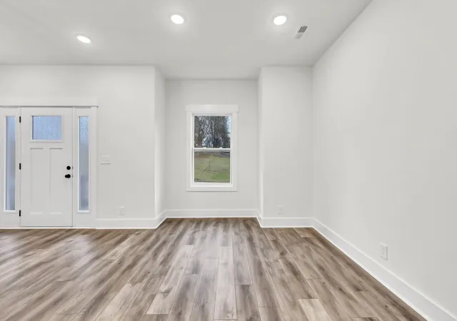 Photo 4 of Townhouse for sale at 180 Clay Ridge Dr #B1, Clarksville, TN 37040 | MLS# 3598327 | Listing updated on 2026-09-23