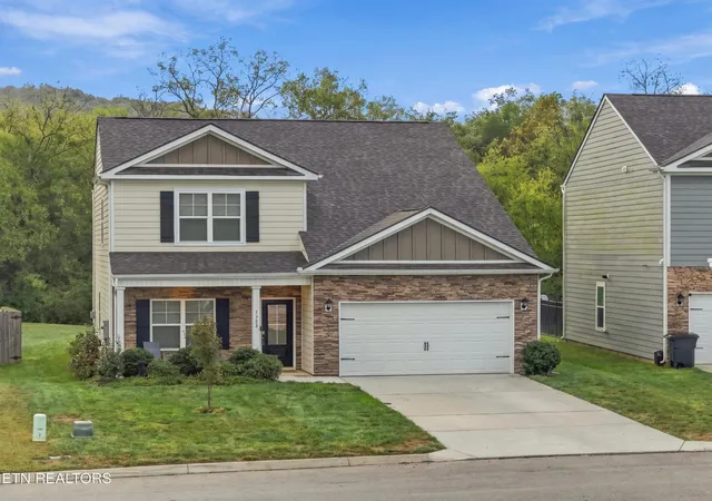 Photo 1 of Single family home for sale at 1383 Hampton Pl Cir, Loudon, TN 37774 | MLS# 3598347 | Listing updated on 2026-09-26