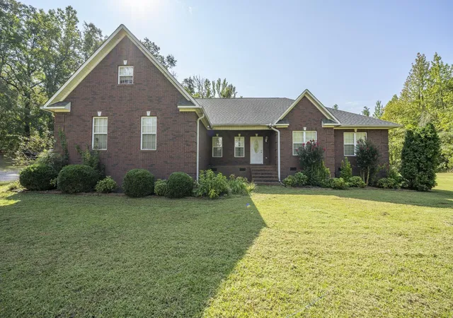 Photo 1 of Single family home for sale at 275 Branch Est Ln, Savannah, TN 38372 | MLS# 3598353 | Listing updated on 2026-10-09