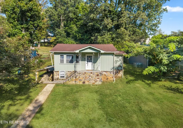 Single family home for sale at 613 West 4th Ave, Lenoir City, TN 37771 | MLS# 3598359