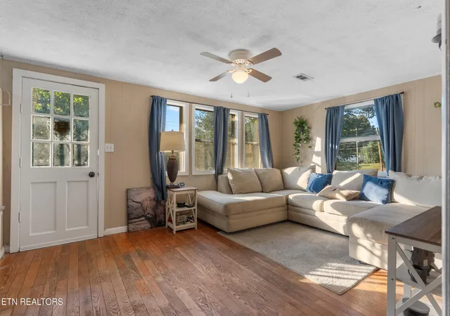 Photo 1 of Single family home for sale at 613 West 4th Ave, Lenoir City, TN 37771 | MLS# 3598359 | Listing updated on 2026-10-19
