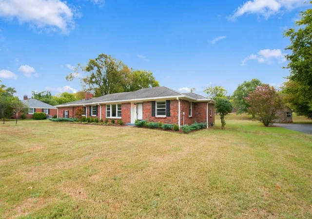 Photo 2 of Single family home for sale at 6313 Robin Hl Rd, Nashville, TN 37205 | MLS# 3599297 | Listing updated on 2026-09-29