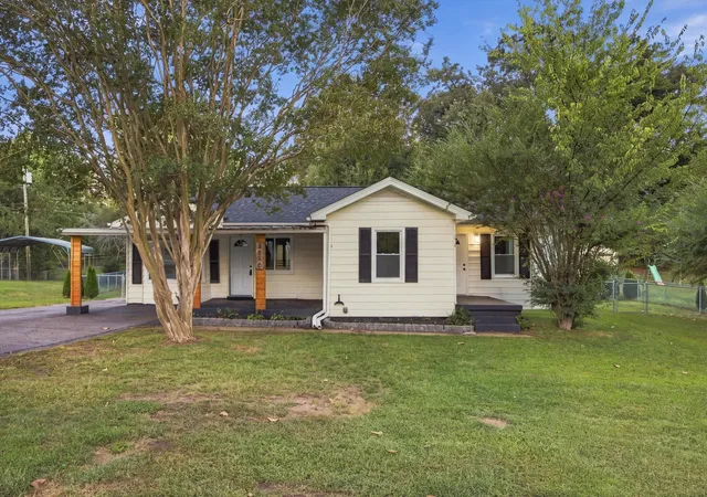 Photo 2 of Single family home for sale at 3610 Parham Dr, Chattanooga, TN 37412 | MLS# 3598393 | Listing updated on 2026-10-03