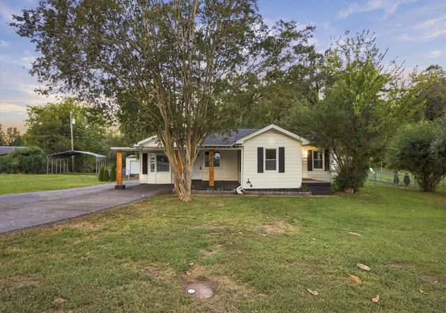 Photo 3 of Single family home for sale at 3610 Parham Dr, Chattanooga, TN 37412 | MLS# 3598393 | Listing updated on 2026-10-03