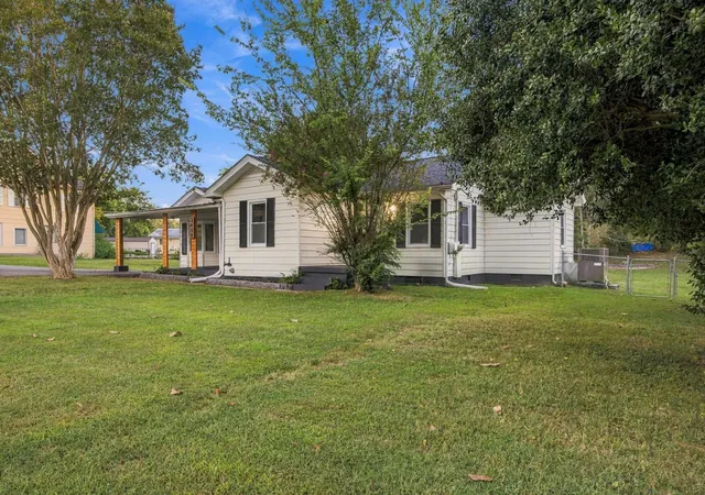 Photo 3 of Single family home for sale at 3610 Parham Dr, Chattanooga, TN 37412 | MLS# 3598393 | Listing updated on 2026-10-08