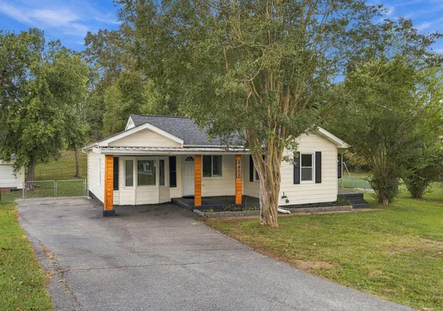 Photo 4 of Single family home for sale at 3610 Parham Dr, Chattanooga, TN 37412 | MLS# 3598393 | Listing updated on 2026-10-08
