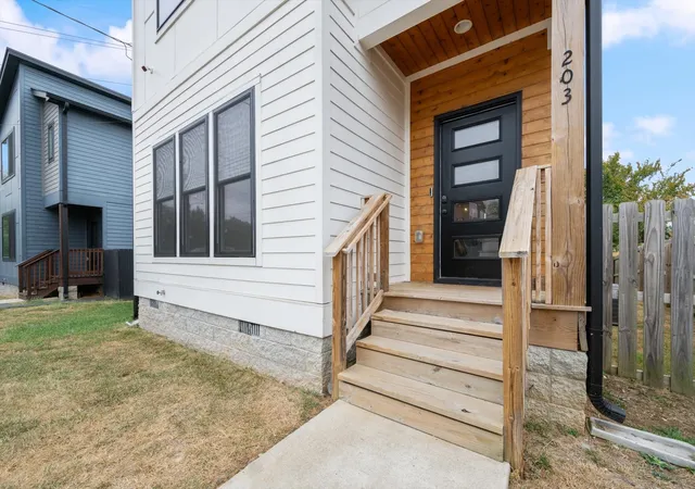 Photo 1 of Single family home for sale at 203 Eisenhower Dr, Nashville, TN 37211 | MLS# 3598883 | Listing updated on 2026-10-08