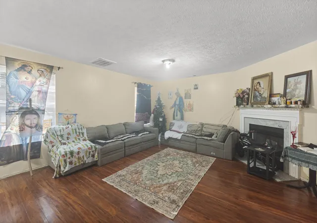 Photo 4 of Single family home for sale at 5649 Dory Dr, Antioch, TN 37013 | MLS# 3613056 | Listing updated on 2026-10-11