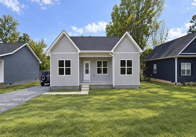 Photo 1 of Single family home for sale at 104 May St, Mc Ewen, TN 37101 | MLS# 3598444 | Listing updated on 2026-10-15