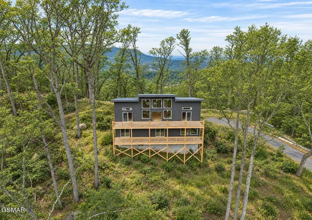 Photo 1 of Single family home for sale at 1995 Spurling Rd, Sevierville, TN 37862 | MLS# 3598426 | Listing updated on 2026-09-24