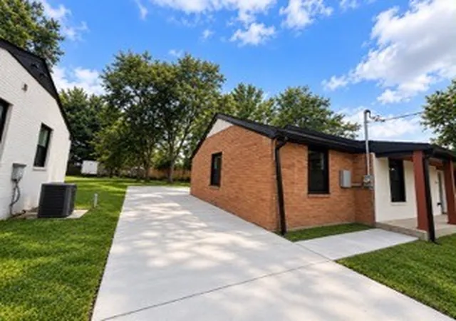 Photo 3 of Single family home for sale at 551 Harding Pl, Nashville, TN 37211 | MLS# 3601823 | Listing updated on 2026-09-30