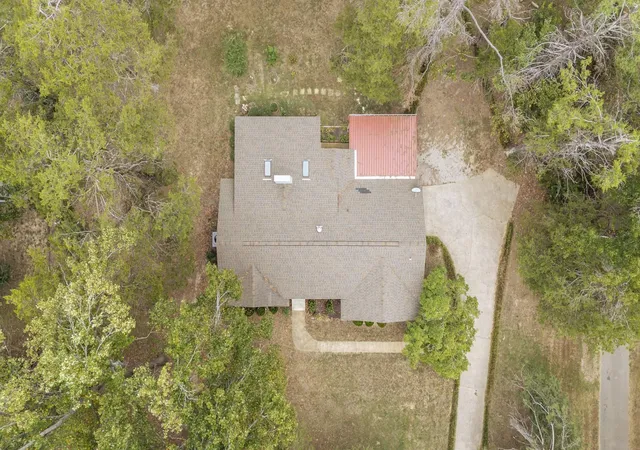 Photo 2 of Sale Pending at 70 Holt St, Savannah, TN 38372 | MLS# 3598428 | Listing updated on 2026-10-08