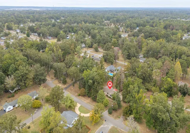 Photo 3 of Sale Pending at 70 Holt St, Savannah, TN 38372 | MLS# 3598428 | Listing updated on 2026-10-08