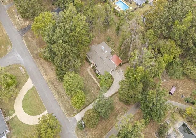 Photo 3 of Sale Pending at 70 Holt St, Savannah, TN 38372 | MLS# 3598428 | Listing updated on 2026-10-08