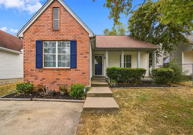 Single family home for sale at 1016 Looby Cir, Nashville, TN 37208 | MLS# 3598527