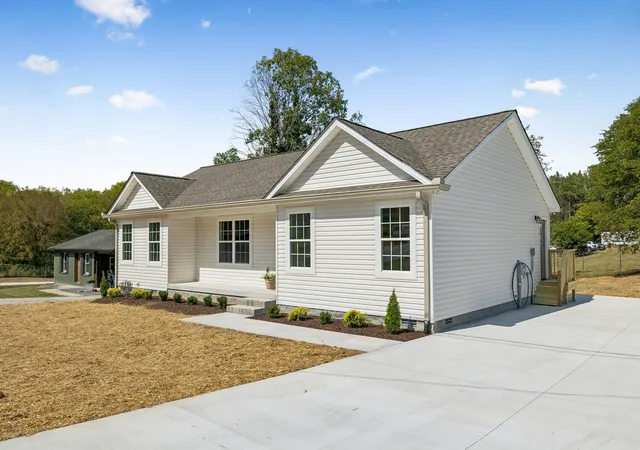 Photo 3 of Single family home for sale at 165 Main St E, Gordonsville, TN 38563 | MLS# 3610718 | Listing updated on 2026-10-09