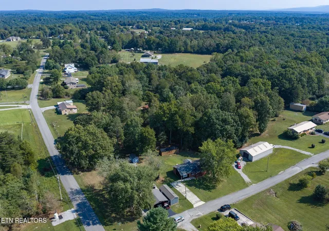 Photo 3 of Single family home for sale at 598 Glenwood Cir, Crossville, TN 38555 | MLS# 3598456 | Listing updated on 2026-09-24