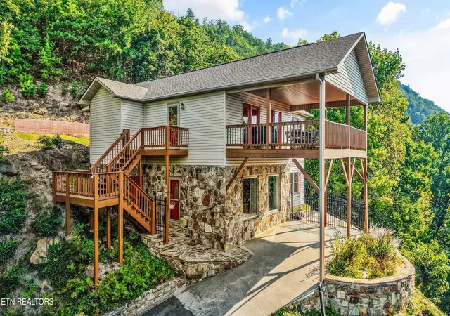 Photo 1 of Single family home for sale at 954 Pawnee Ct, Sevierville, TN 37876 | MLS# 3598471 | Listing updated on 2026-09-24