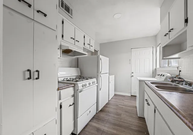 Listing Photo 4 - Condo for sale in building located at 105 N Belvedere Blvd, Memphis, TN 38104 - Unit #6