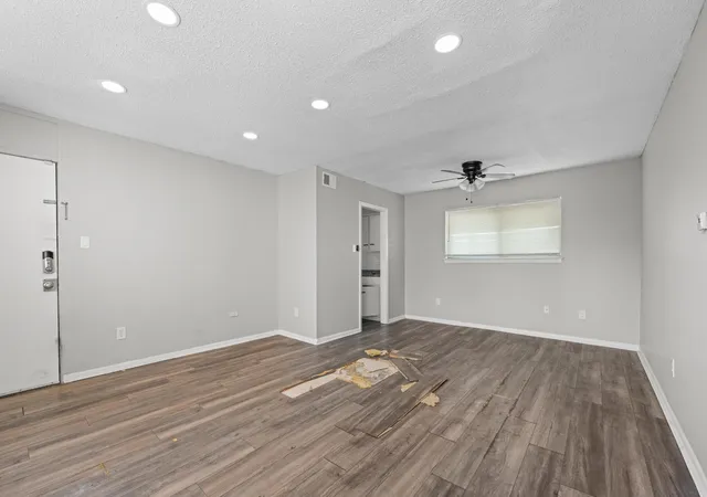 Listing Photo 5 - Condo for sale in building located at 105 N Belvedere Blvd, Memphis, TN 38104 - Unit #6
