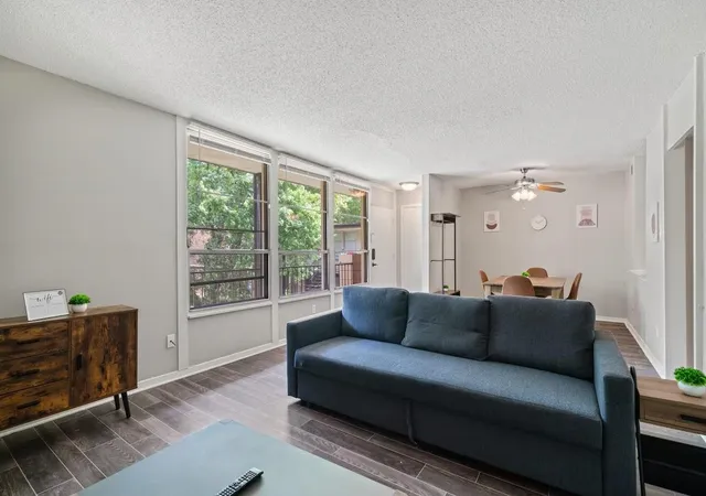 Listing Photo 4 - Condo for sale in building located at 108 N Belvedere Blvd, Memphis, TN 38104 - Unit #12