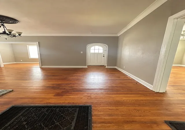 Photo 3 of Single family home for sale at 1019 University St, Memphis, TN 38107 | MLS# 3599313 | Listing updated on 2026-09-25