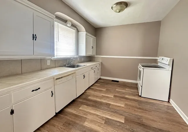 Photo 3 of Single family home for sale at 1019 University St, Memphis, TN 38107 | MLS# 3599313 | Listing updated on 2026-09-25