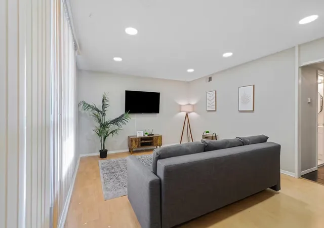 Photo 3 of Condo for sale at 108 N Belvedere Blvd #18, Memphis, TN 38104 | MLS# 3598479 | Listing updated on 2026-09-24