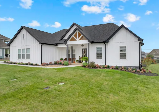 Photo 3 of Single family home for sale at 93 Windjammer Ct, Winchester, TN 37398 | MLS# 3599157 | Listing updated on 2026-09-25