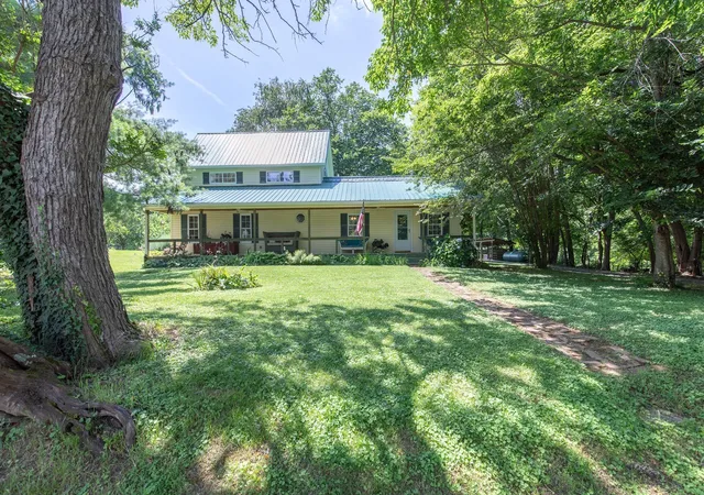 Photo 2 of Single family home for sale at 824 Dry Crk Rd, Goodlettsville, TN 37072 | MLS# 3611347 | Listing updated on 2026-10-04