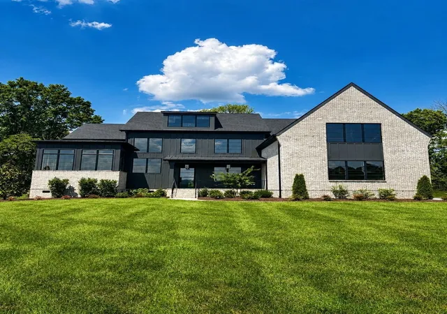 Photo 1 of Mansion for sale at 9684 Tiburon Dr, Brentwood, TN 37027 | MLS# 3598490 | Listing updated on 2026-10-04