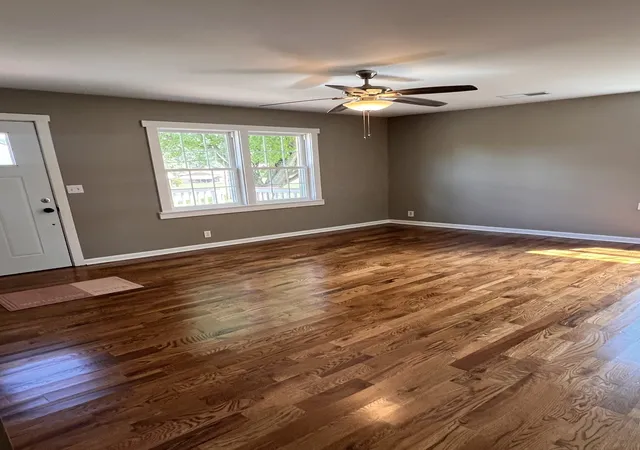 Photo 2 of Single family home for sale at 811 Southside Dr, Mc Minnville, TN 37110 | MLS# 3598503 | Listing updated on 2026-10-02