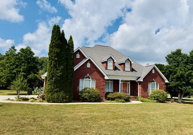 Photo 1 of Single family home for sale at 200 Highpoint Blvd, Tullahoma, TN 37388 | MLS# 3598683 | Listing updated on 2026-10-03