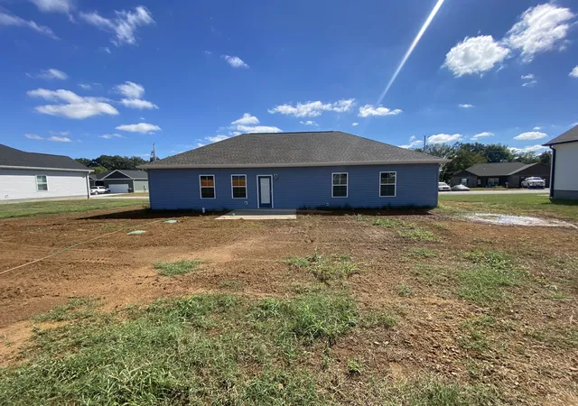 Photo 4 of Single family home for sale at 37 Fieldstone Cir, Cadiz, KY 42211 | MLS# 3598520 | Listing updated on 2026-09-30