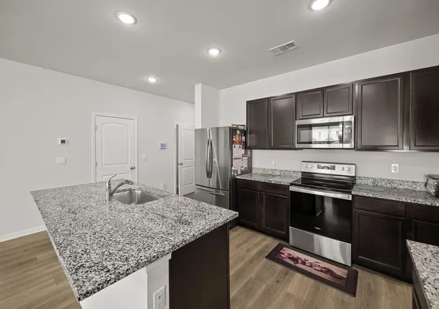 Photo 4 of Single family home for sale at 301 Oliver Way, Baxter, TN 38544 | MLS# 3598547 | Listing updated on 2026-10-08