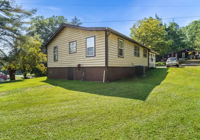Photo 3 of Single family home for sale at 44 Little Wolf Crk Rd, Murphy, NC 28906 | MLS# 3598592 | Listing updated on 2026-09-24