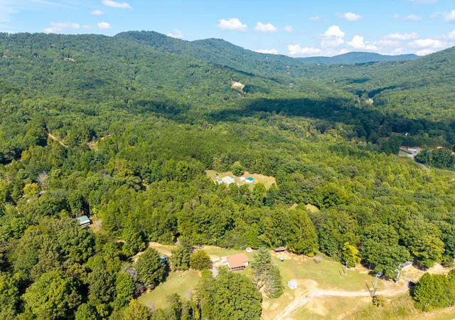 Photo 3 of Single family home for sale at 44 Little Wolf Crk Rd, Murphy, NC 28906 | MLS# 3598592 | Listing updated on 2026-09-24