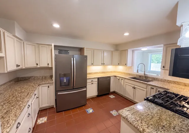 Photo 2 of Single family home for sale at 5914 Deal Ave, Nashville, TN 37209 | MLS# 3598566 | Listing updated on 2026-10-01