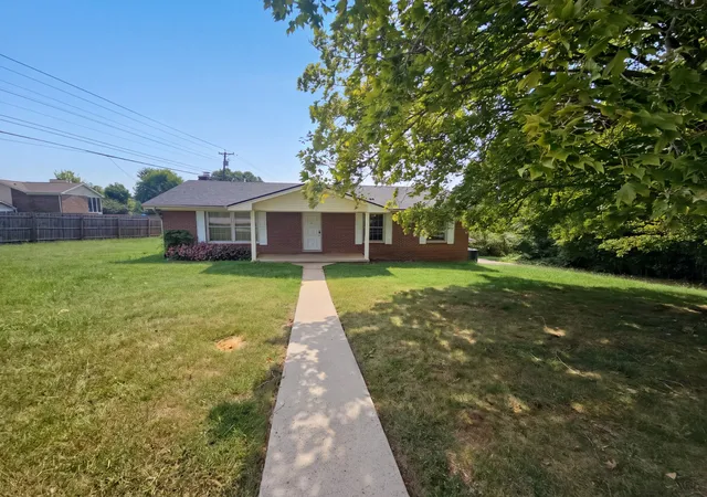 Photo 1 of Single family home for sale at 1001 Stanbery Cir, Greeneville, TN 37745 | MLS# 3598574 | Listing updated on 2026-10-06